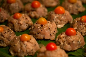 Tartar de atum é um dos pratos da parte da mesa dedicada à culinária japonesa. Foto: Luiz Pessoa/NE10