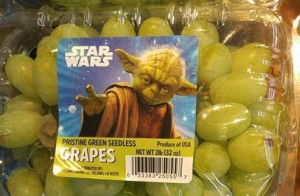 Pobre do Yoda... foi parar em embalagem de uva! Foto: divulgação