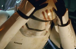 Um dos Stormtroopers bate a cabeça em uma porta e vira sucesso