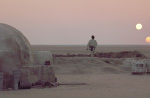 Luke Skywalker e os dois sóis de Tatooine em Star Wars: Uma Nova Esperança